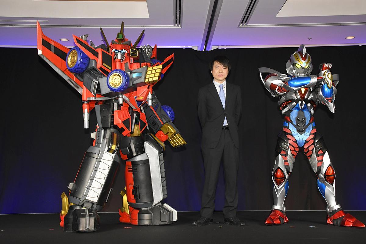 古立特与电光机王联动:新剧场版确定了,长谷川担任编剧!