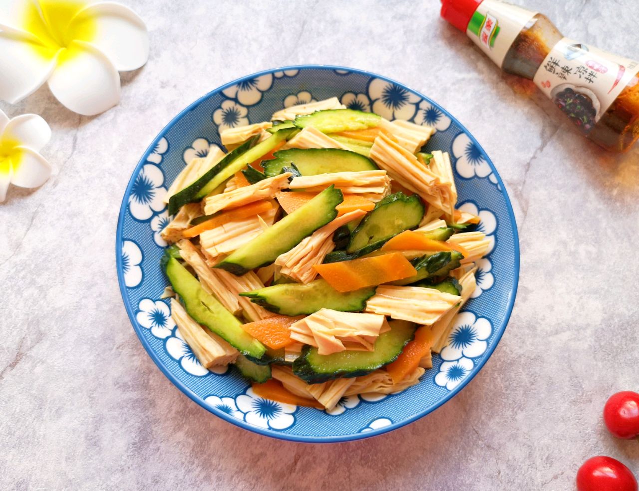 腐竹和黄瓜做凉拌菜,清脆爽口又开胃,下饭又下酒