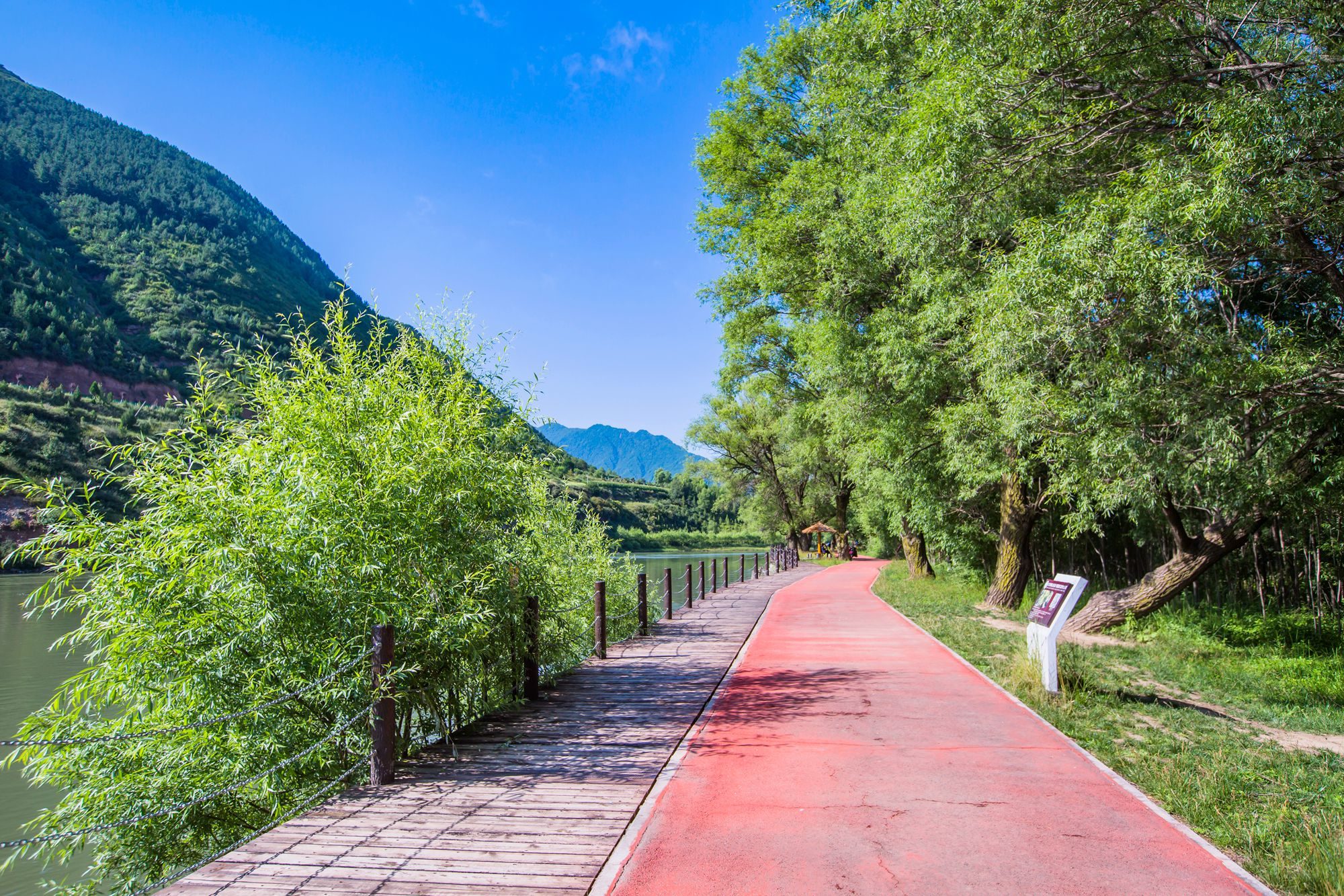 甘肃定西洮河国家湿地公园,人水和谐,风景美,是休闲避暑好去处