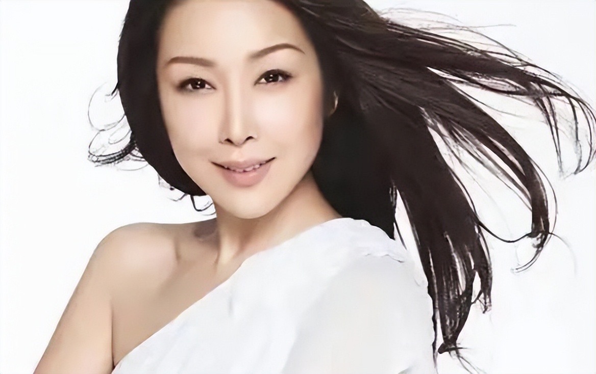 一首歌让她红了20多年,3任伴侣,一位已死,一位坐牢,一位破产