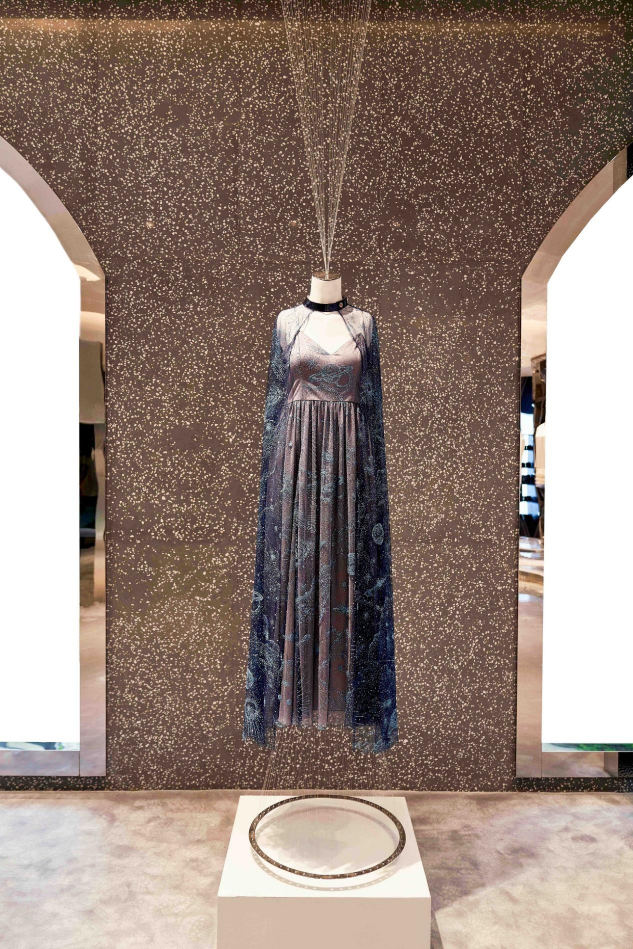 安娜凯瑟莉anna caselli|麓山国际高定店开幕