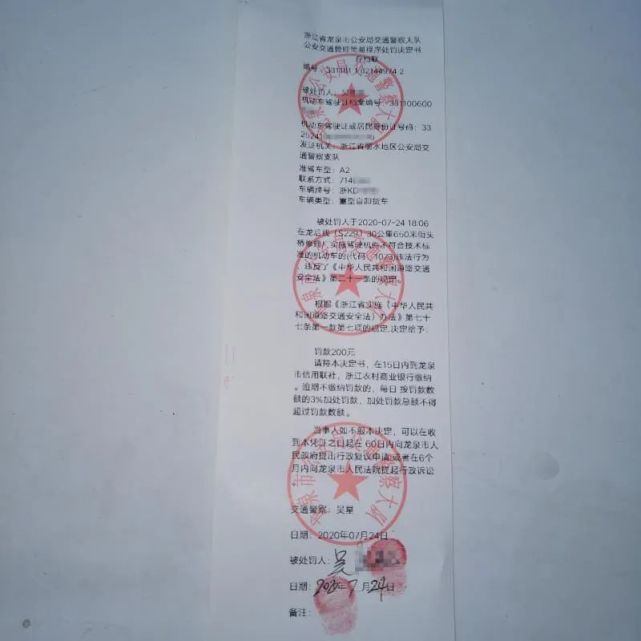 热点|浙江一大货车两个前车轮没了，竟还在狂奔！司机这句话更令人无语