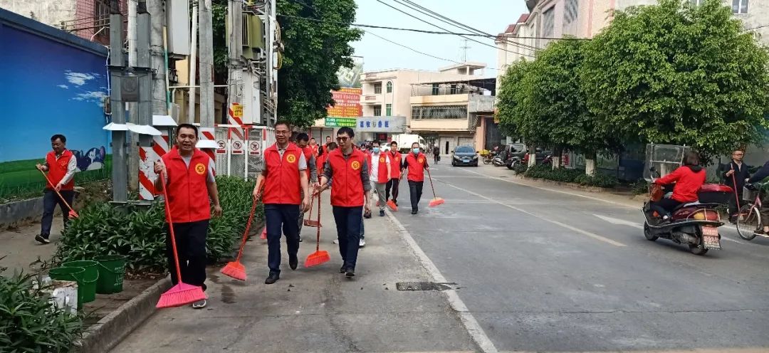 石坝中学开展"清洁家园"学雷锋志愿服务活动