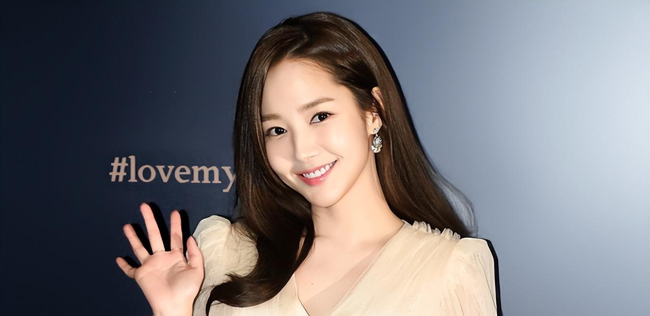 韩国女星朴敏英整容14年没有任何后遗症,如今美成整容模板!