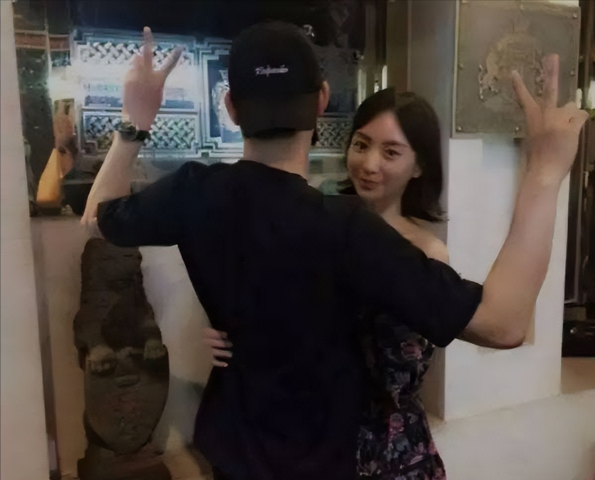 韩国"毒后"黄荷娜:前男友入狱,丈夫背锅后自杀,直言警察不敢动她