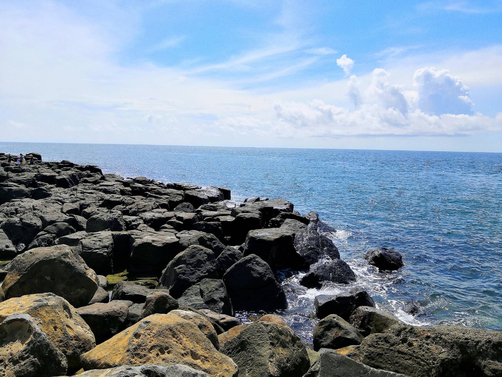 广东一座岛屿,是中国第一大火山岛,是"湛江八景"之一