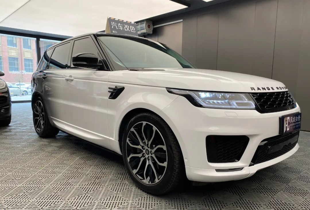 汽车改色|路虎揽运定制车身改色,黑白渐变经典双拼