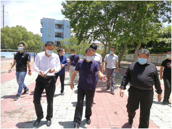 蕲春县人大常委会主任江勇到县第二实验中学视察复学准备工作