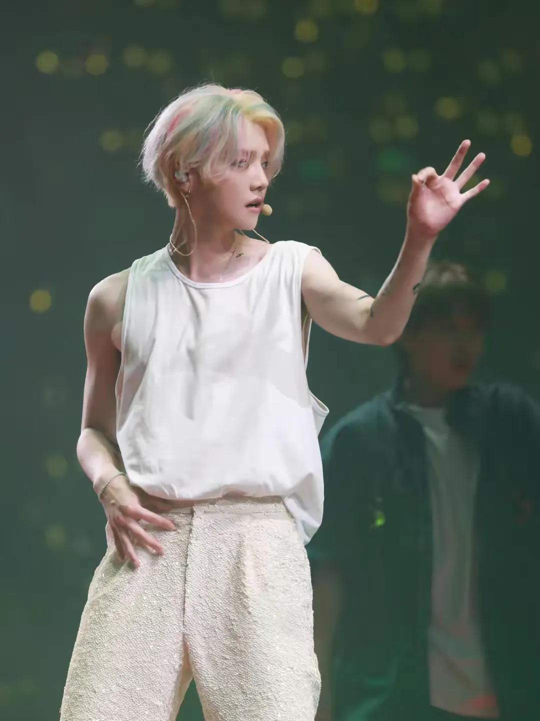 鹿晗演唱会门票实名制,送饮料送奶茶还送打车优惠券,还有谁?