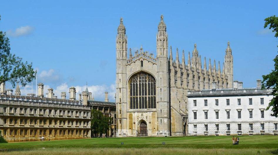 中世纪欧洲大学学院的创建背景是什么?