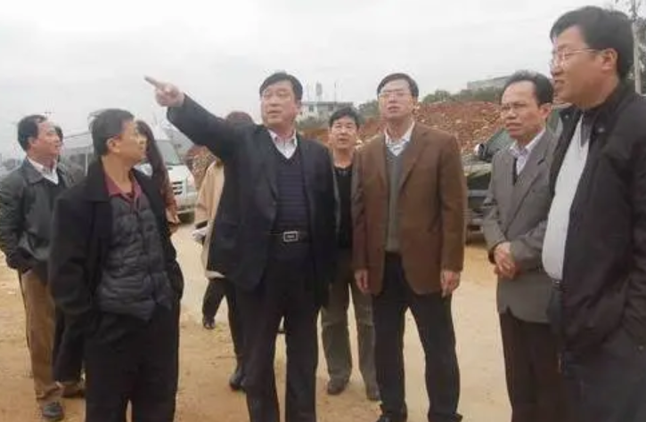 柳州首富廖荣纳:携百亿巨款潜逃,被遣返回国后,一家3口均入狱