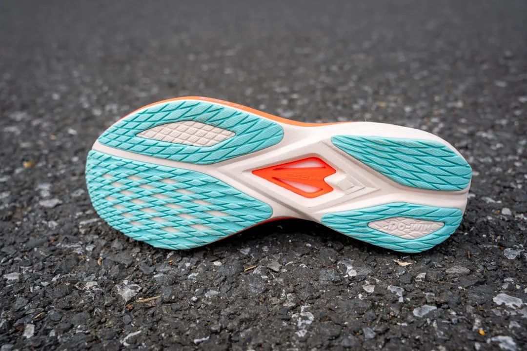 速度即态度丨多威战神3代跑鞋开箱评测