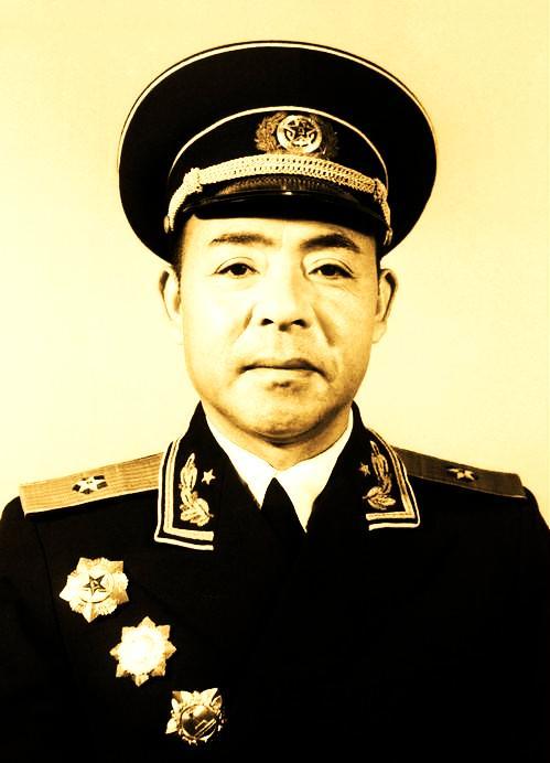 少将为感恩两次救地主,没了将军护佑,75岁地主恶习不改被枪毙!
