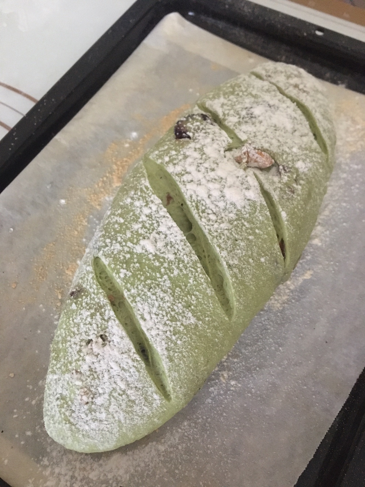 抹茶蔓越莓核桃软欧包