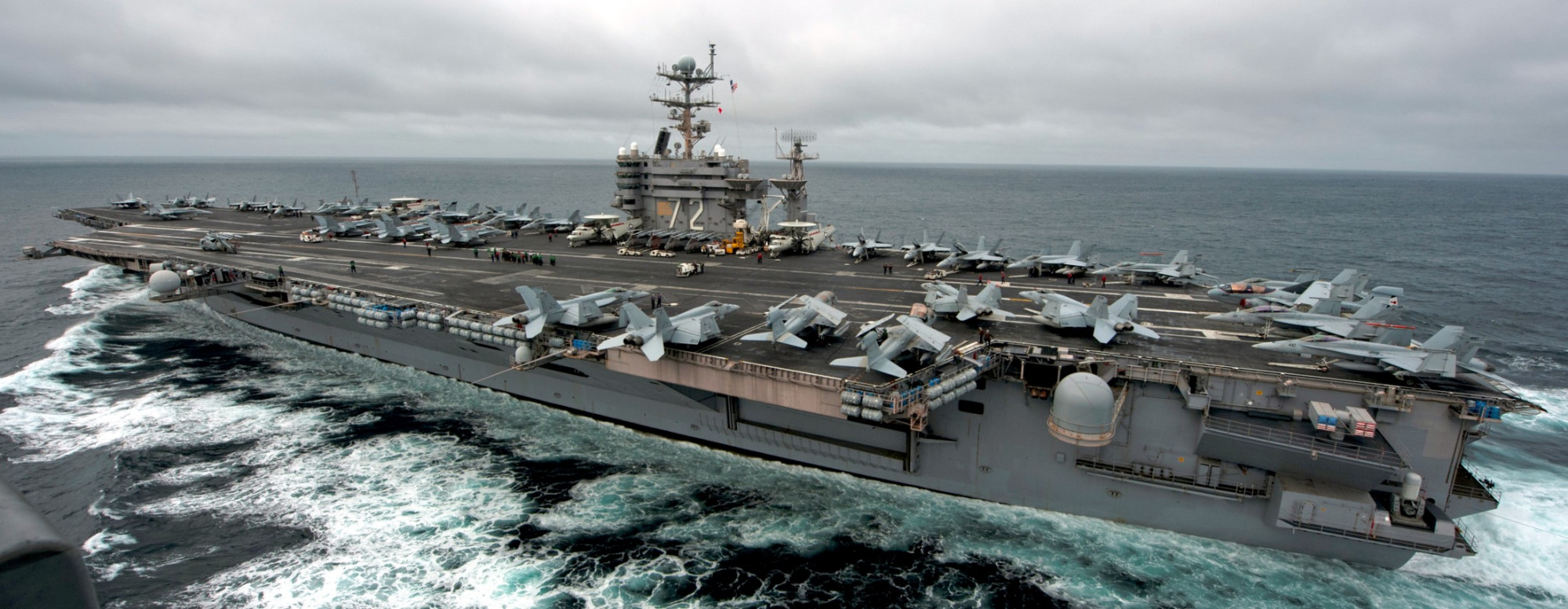 历史上的今天 1988年2月13日 林肯号航空母舰下水(林肯号图集)