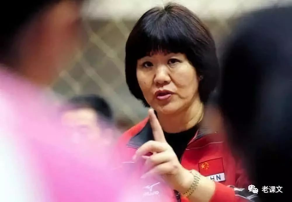 1984年,郎平随中国队夺得洛杉矶奥运会女排比赛金牌,中国女排实现三