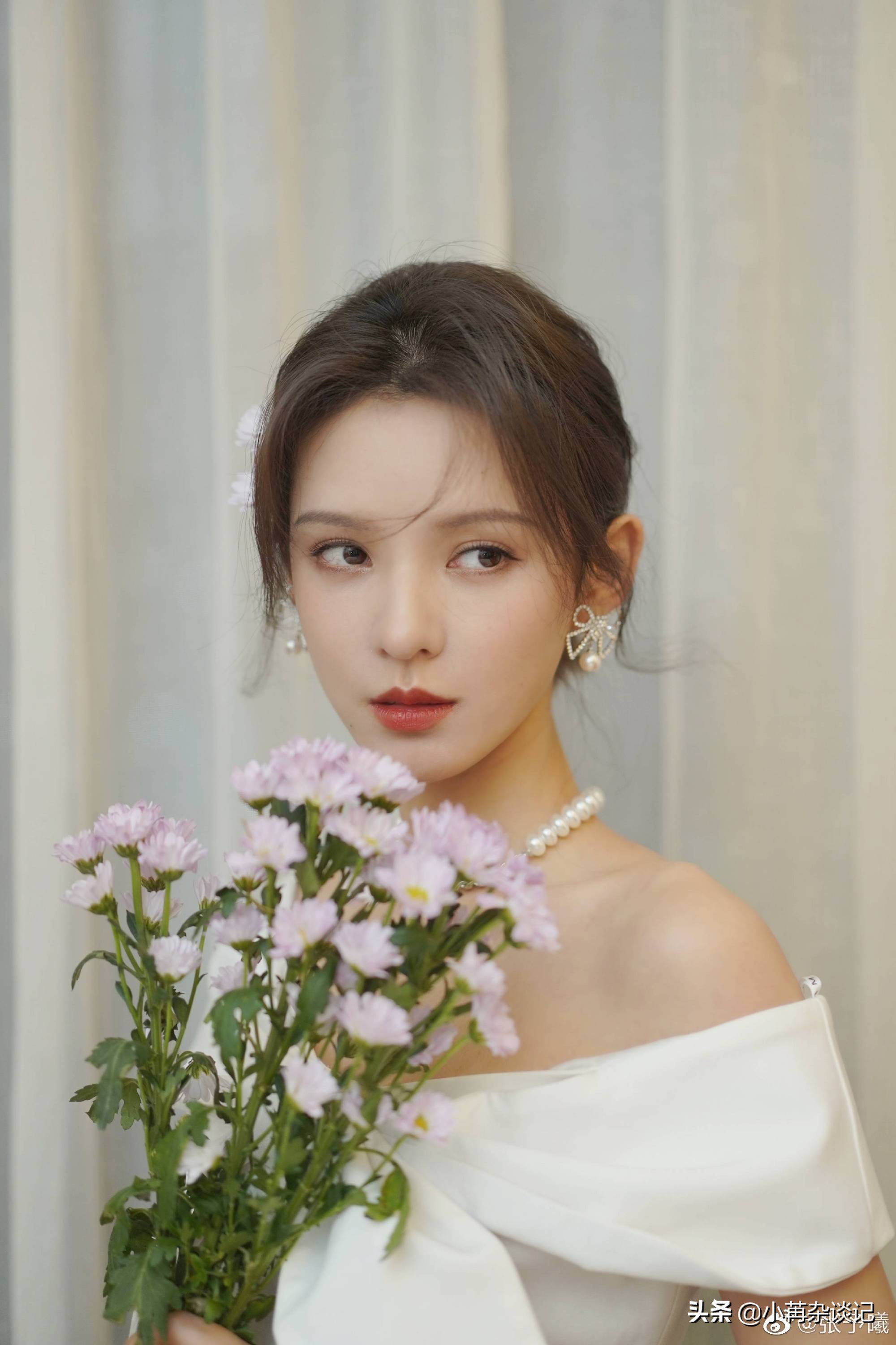 《琉璃》姐妹cos来袭,张予曦饰王昭君