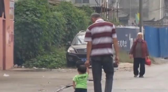 中国第一袖珍人吴康:身高72厘米体重18斤,33年来一直保持1岁容颜