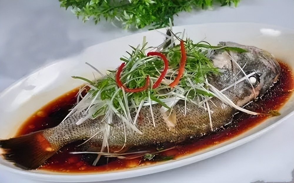 中国美食记忆:鲁菜清蒸加吉鱼的味觉盛宴