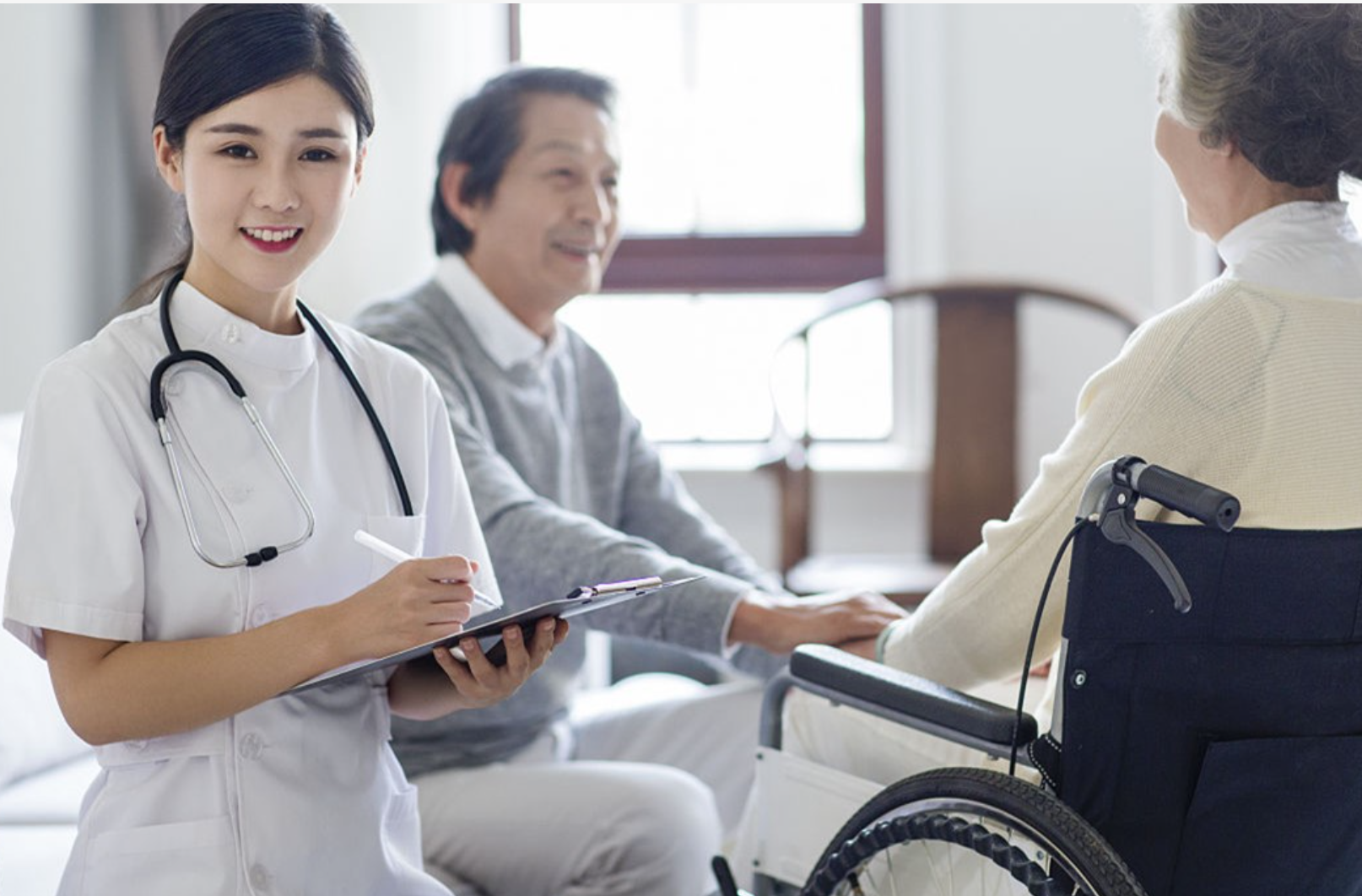 养老院护工给出的忠告:尽量不要去做丁克,老祖宗说养儿防老没错