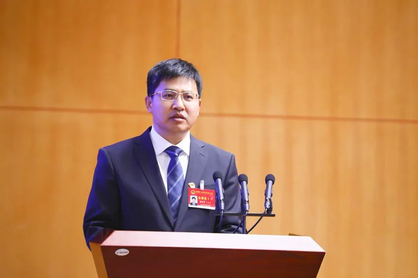 杭锦旗第十八届人民代表大会第一次会议闭幕