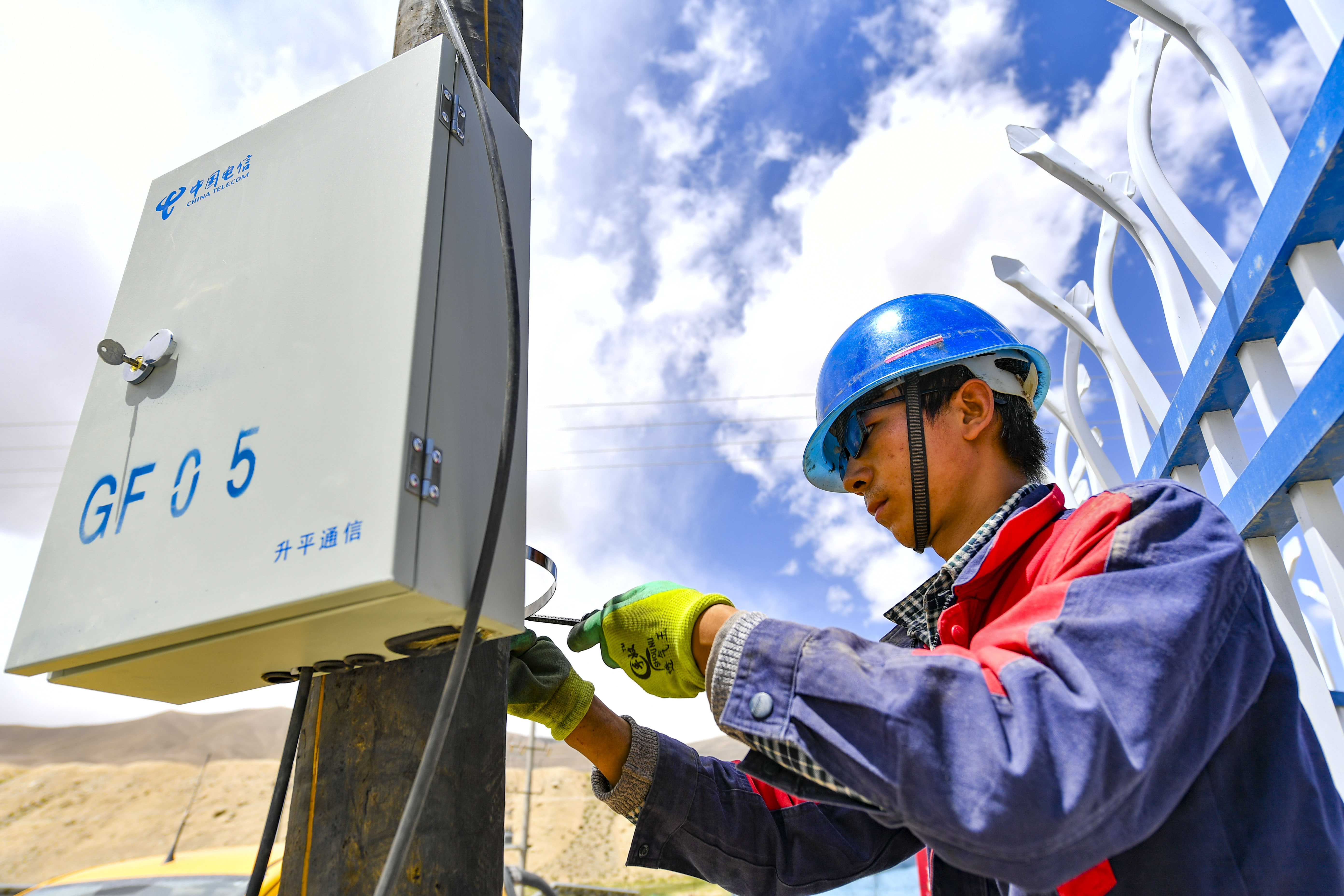 光纤入户 连接高原山村内外(4)