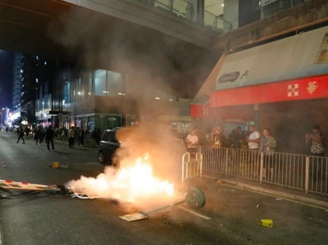 首页香港一17岁学生携汽油弹被判2年8个月，向法官求情刚参加完“高考”