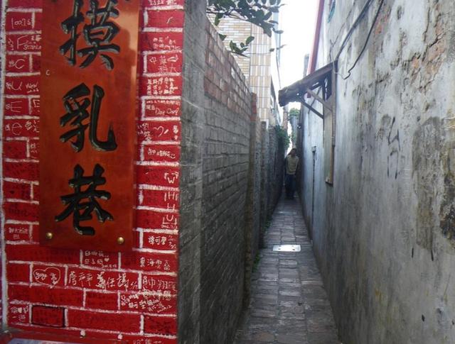 中国"摸乳巷"走红,只能容许一人通过,名字真实含义却少有人知