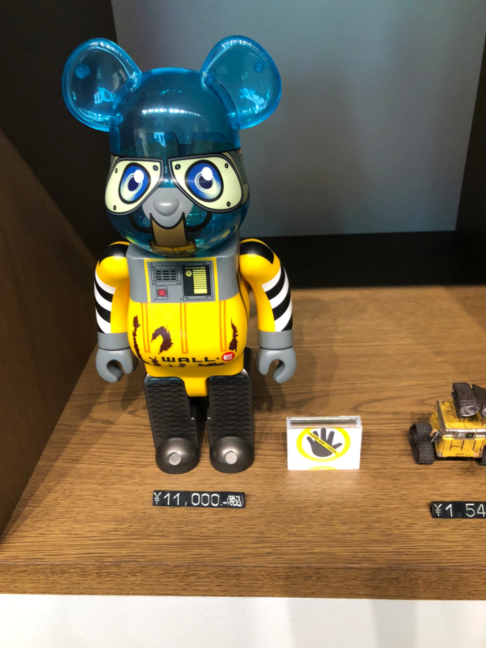 bearbrick walle 瓦力 伊娃 機器人總動員1000% .