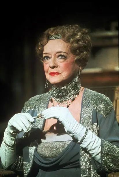 女神阿加莎,养活了推理电影的半壁江山!