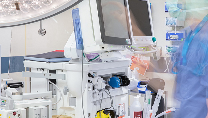 和铂医药-b:预计总收入涨近45%,盈利达百万美元