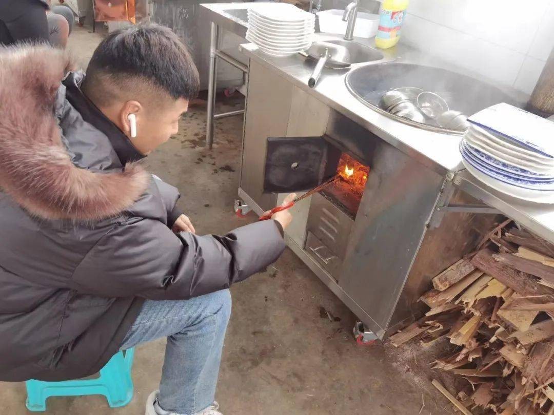 提倡环保禁止农民烧柴烧煤取暖?为什么有的农村还在烧呢?