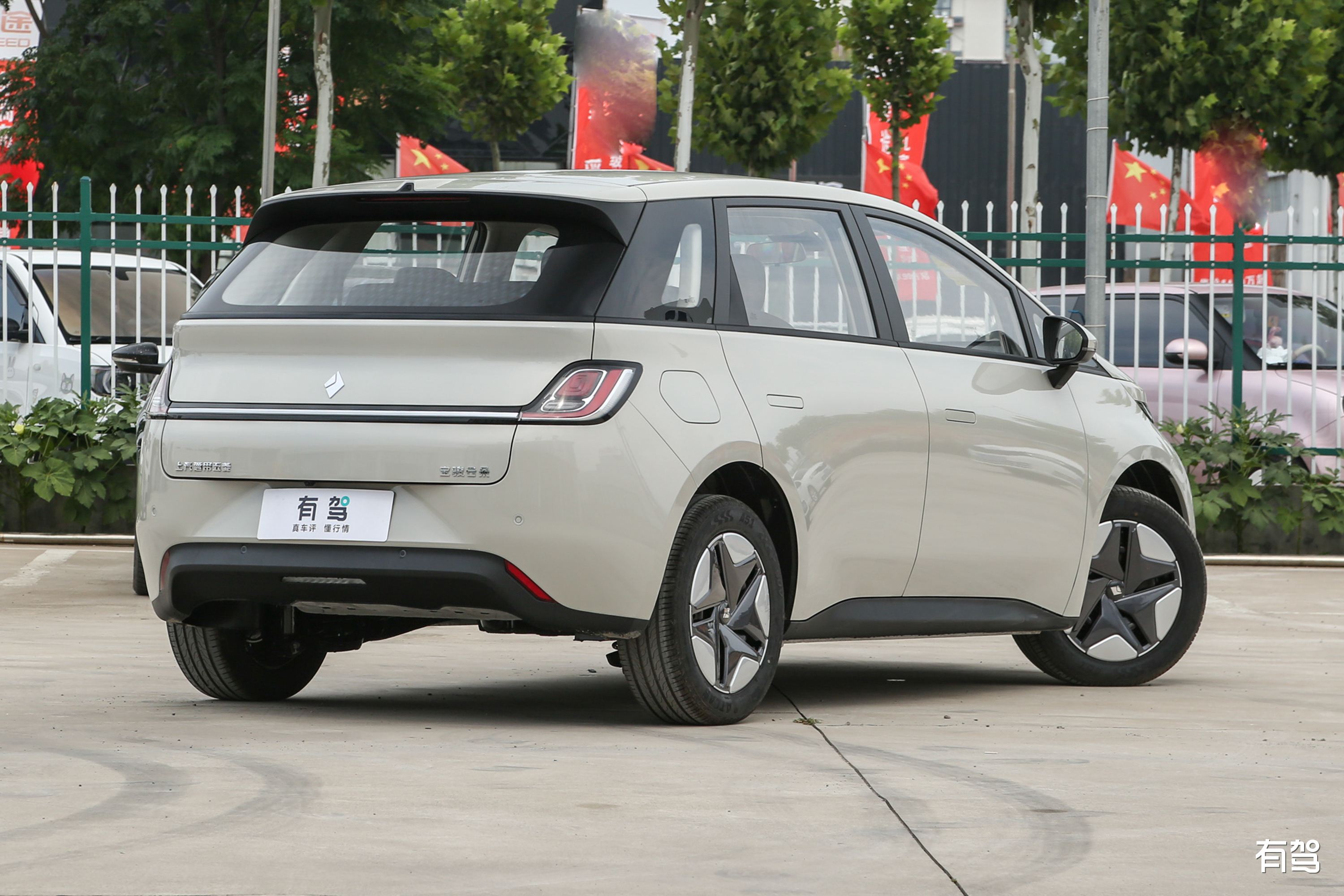 新车|宝骏云朵上市售9.58万元起,首搭lingos 2.0智能网联车机