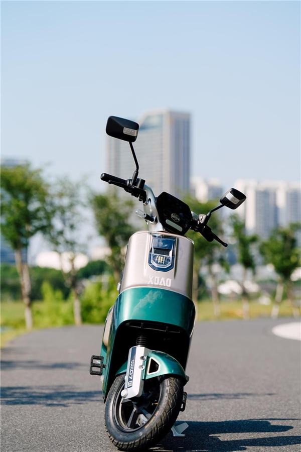 试骑小刀电动车航天动力系朋克,坐感舒适,无钥匙解锁解放懒人