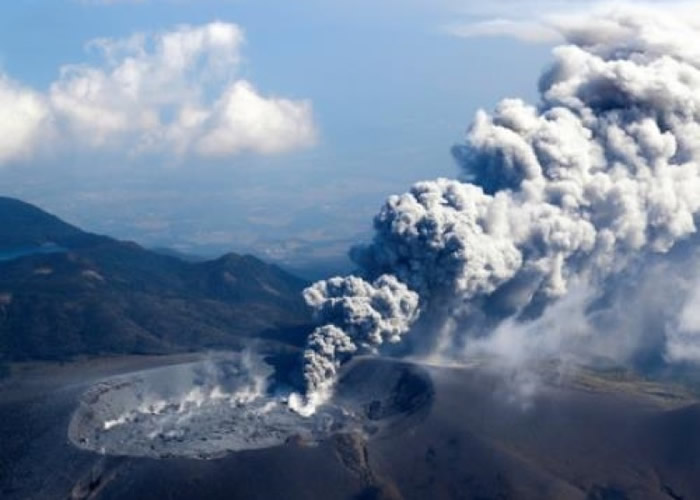 日本九州雾岛山新燃岳火山喷发,竟然喷出一只猫