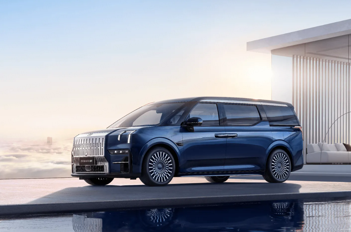 换壳极氪009?沃尔沃首款mpv车型em90谍照曝光,续航超800km!