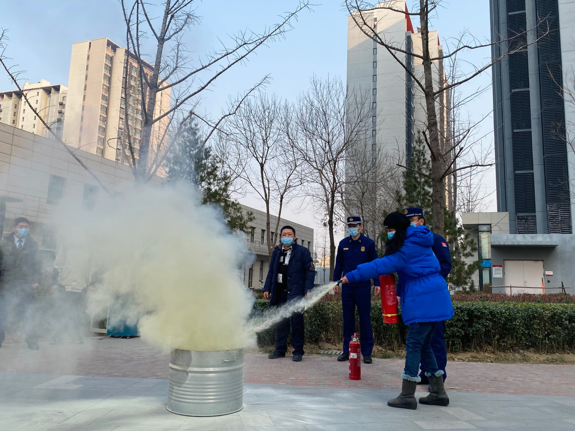 防患于未"燃"!龙泽园街道开展冬季消防演练活动