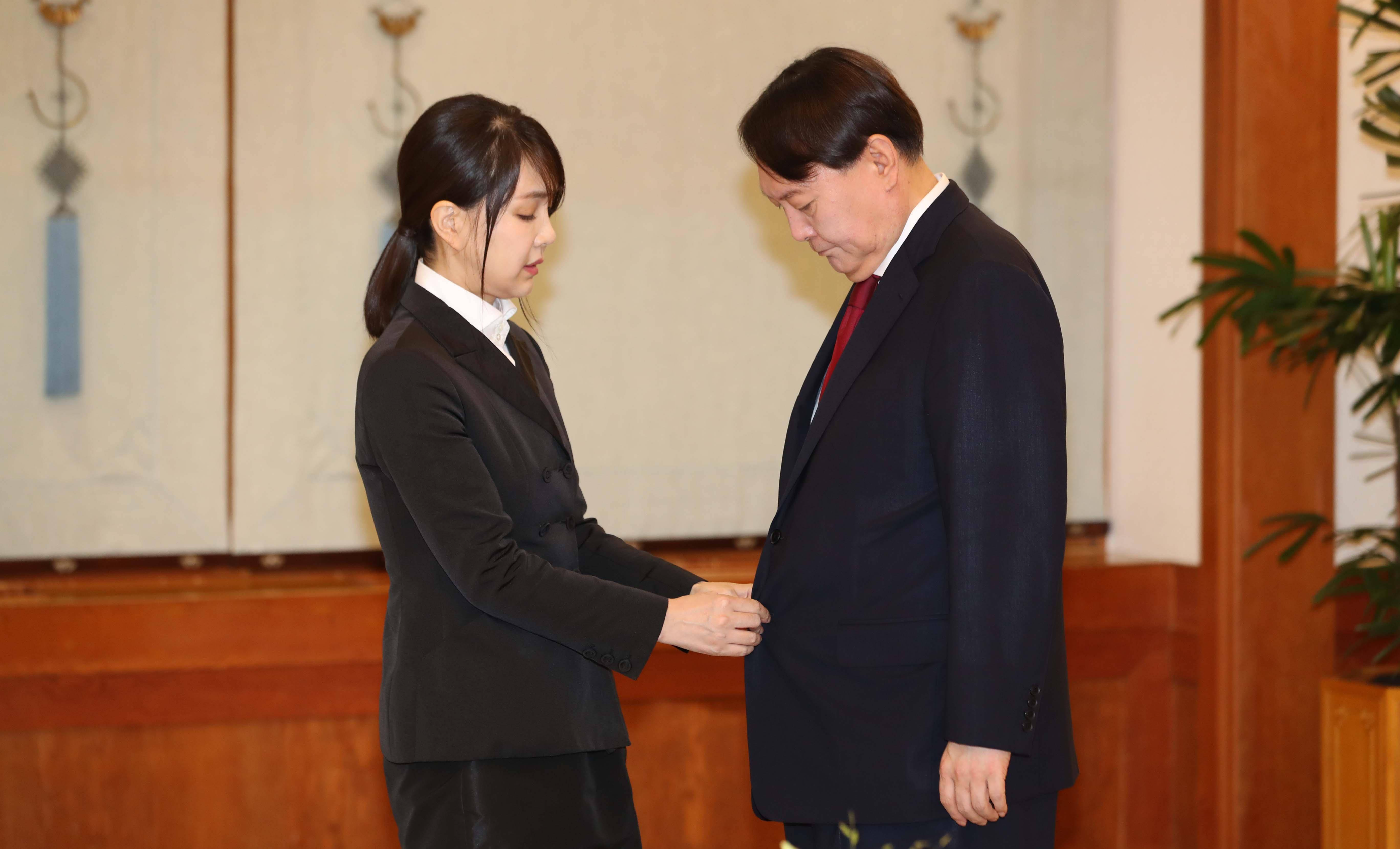 各国总统夫人对比,拜登两个老婆都是大美人,你觉得哪位更漂亮?