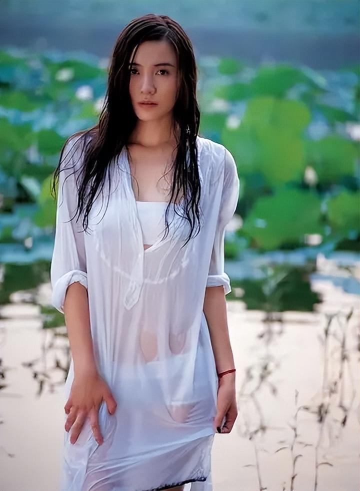 她现在情况如何?与已婚导演同居5年后,42岁的她依然没有结婚