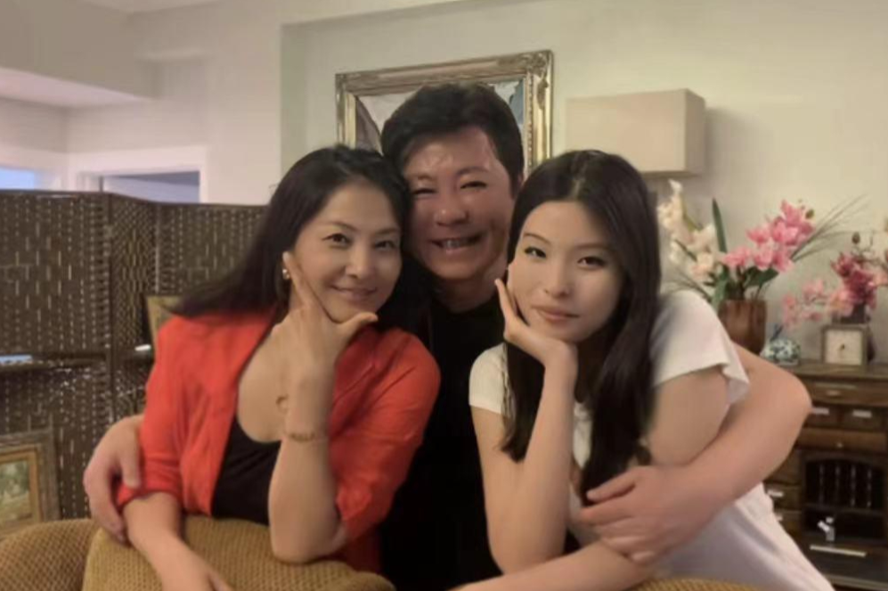 孙思瀚:作为一个明星,定居美国,乘坐豪华游艇游玩引热议!