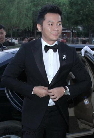 李晨出席《热烈》首映礼!意外曝光最新近况,引发热议!