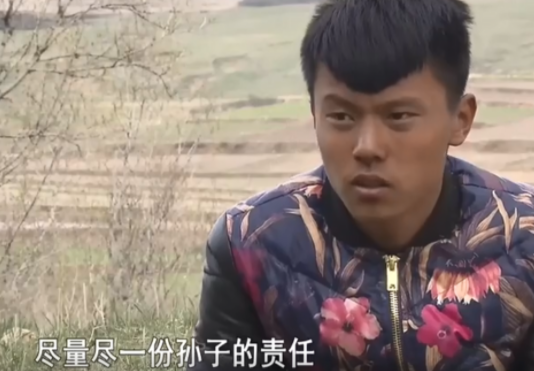 变形记王晨正:被农村爷爷感化,帮其修建新房,爷爷离世千里奔丧