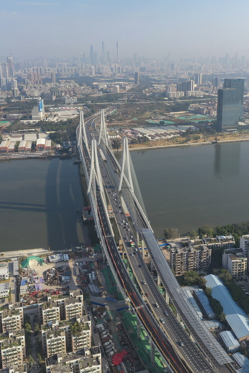 广东省广州市,无人机航拍洛溪大桥