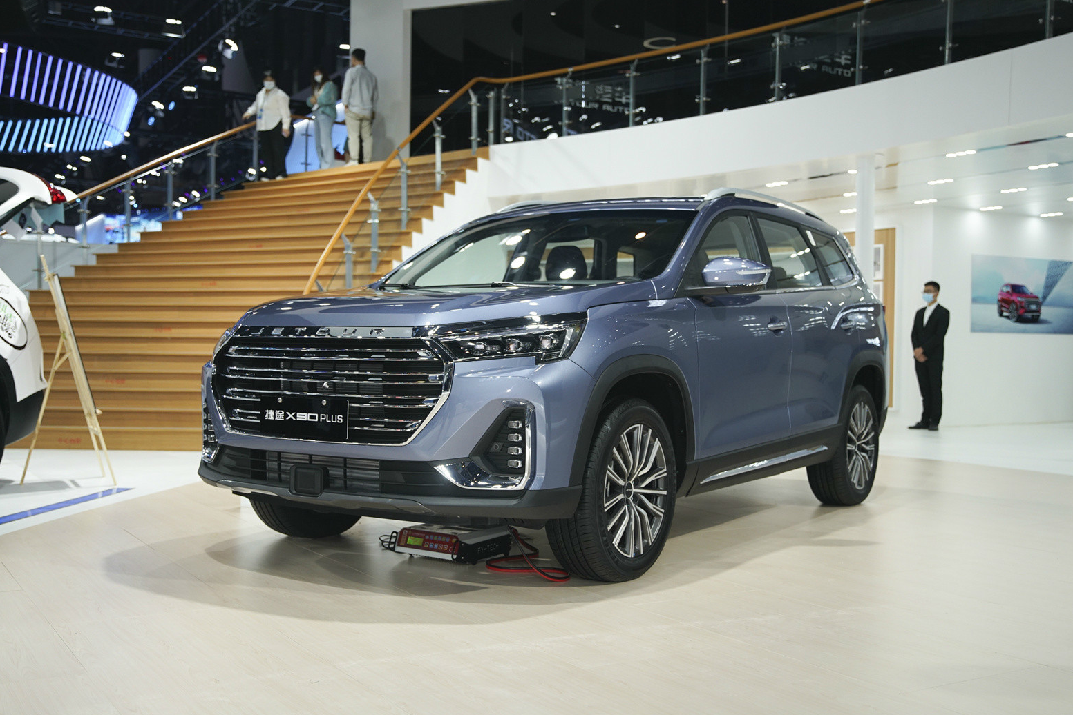 成都车展丨捷途x90 plus预售10.29万起,5/6/7座可选配鲲鹏动力