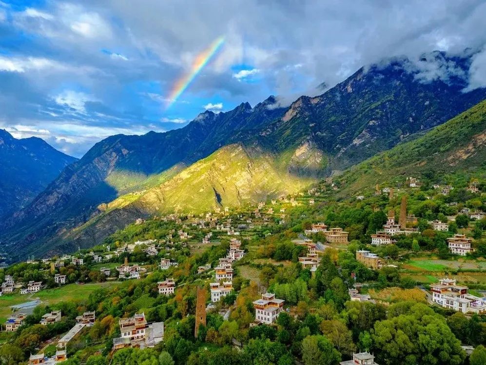 探村四川丹巴|莫洛古村,这里延续着古老而神秘的女儿国文化