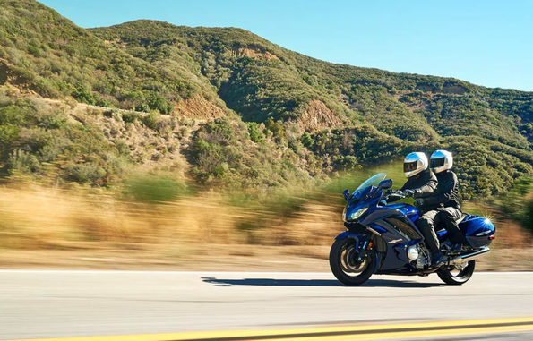 四缸豪华休旅摩托,2023款雅马哈fjr1300es详解,配置还需提高