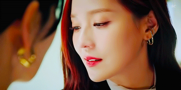 从国民顶流爱豆到《顶楼》吴允熙,40岁柳真依旧是颜值扛把子