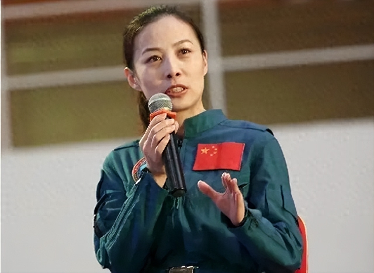 回顾神舟13号女宇航员王亚平太空行走有多难牺牲太大令人敬佩