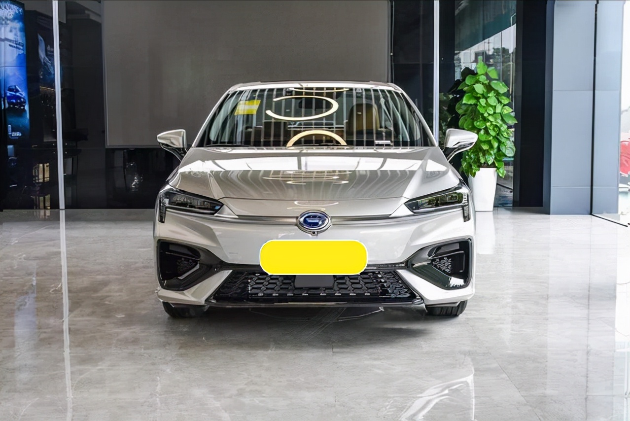 广汽埃安aion s新增炫 530上市,综合续航410km,售价13.98万元