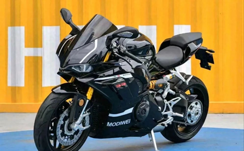 摩迪威800rr:仿赛摩托车中的新力量?
